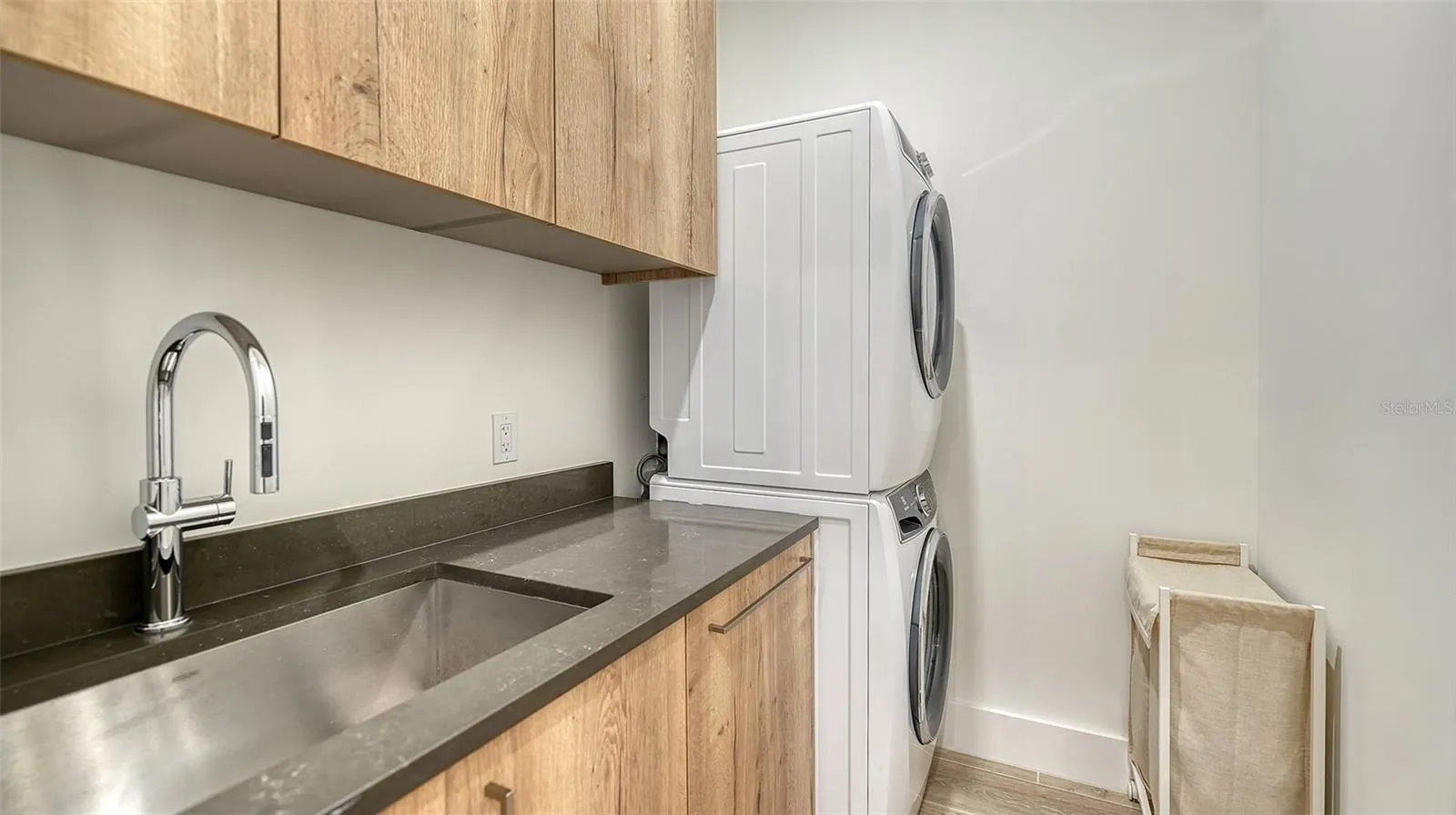 33 S PALM AVE #701, #701