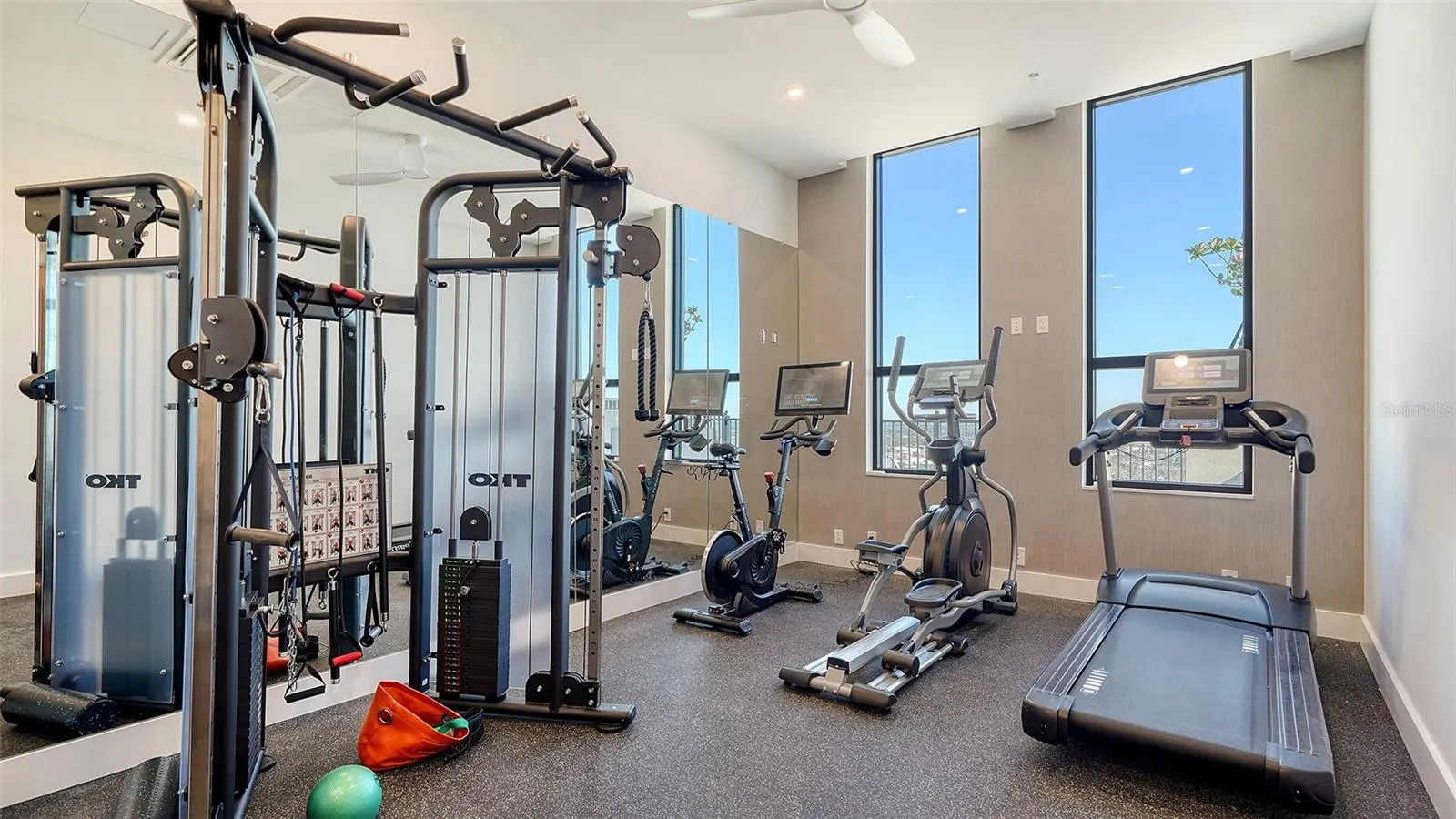33 S PALM AVE #701, #701