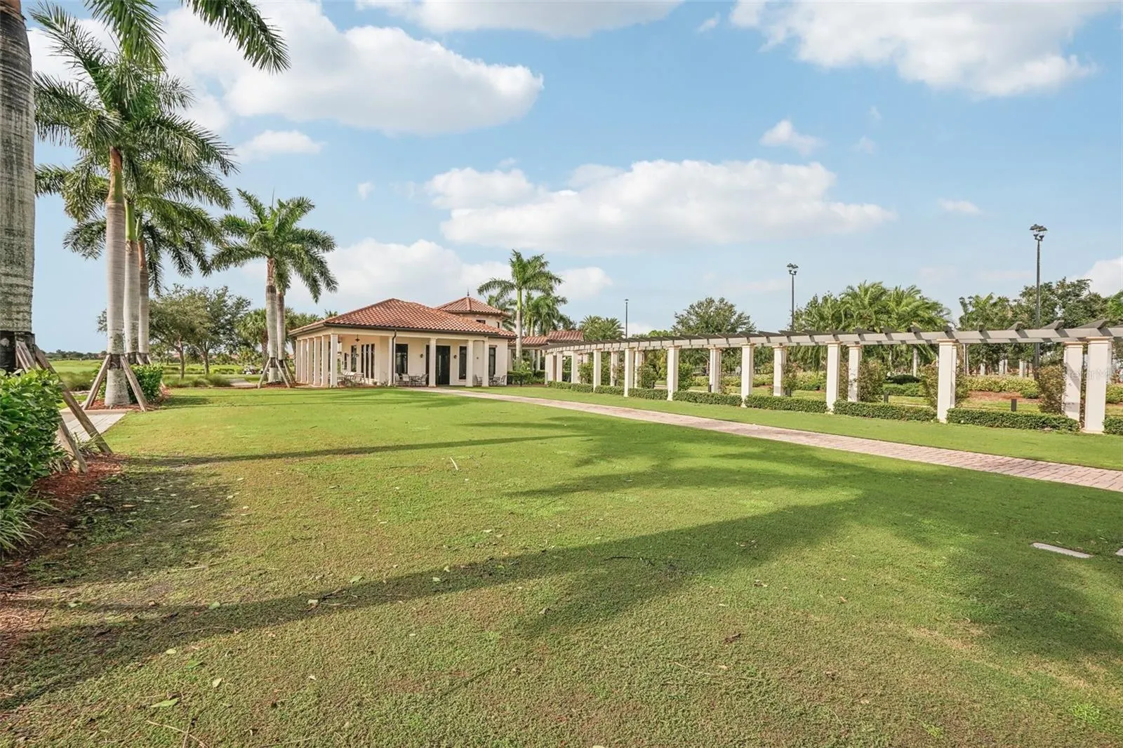 23463 WAVERLY CIR