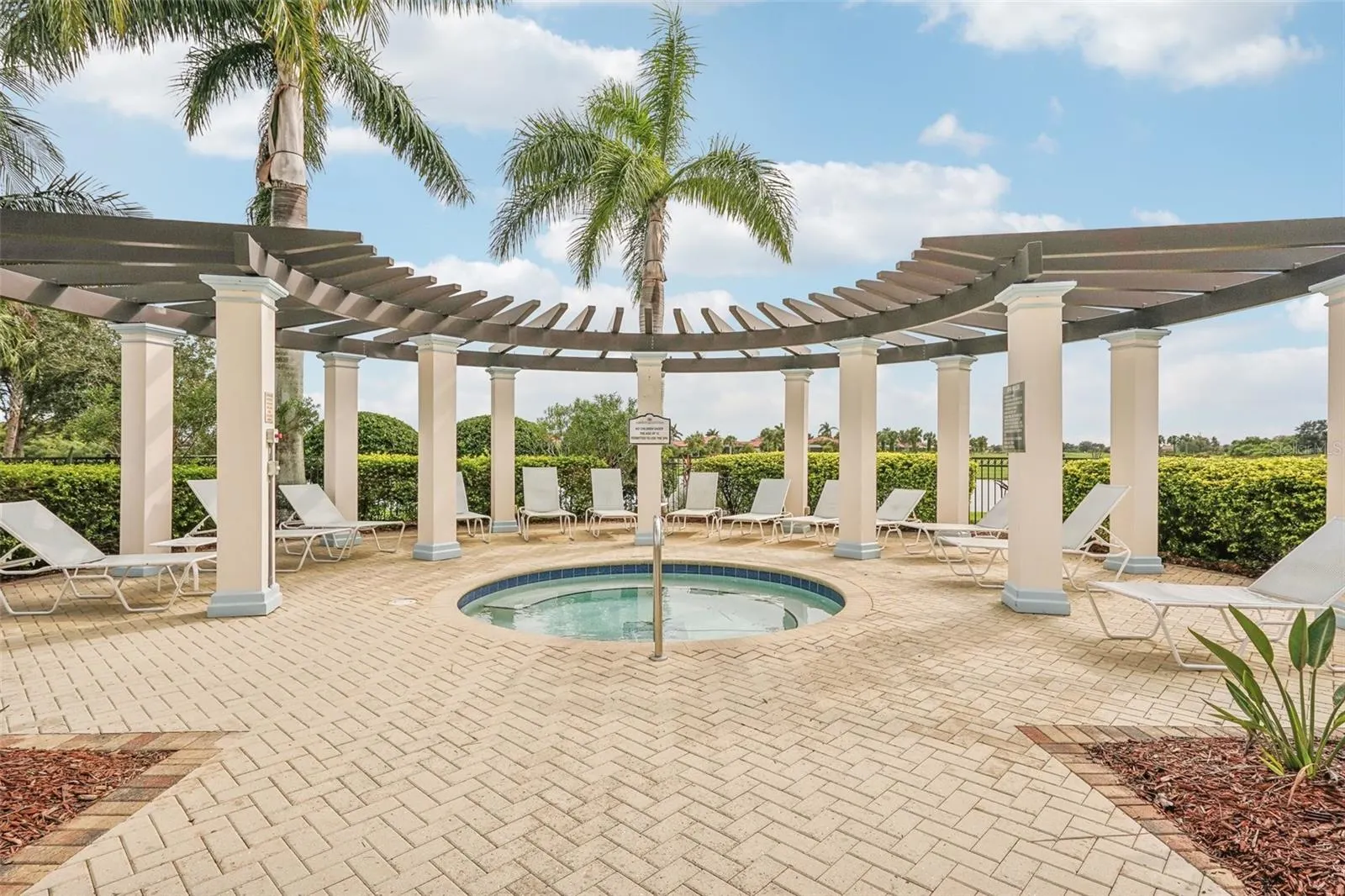 23463 WAVERLY CIR