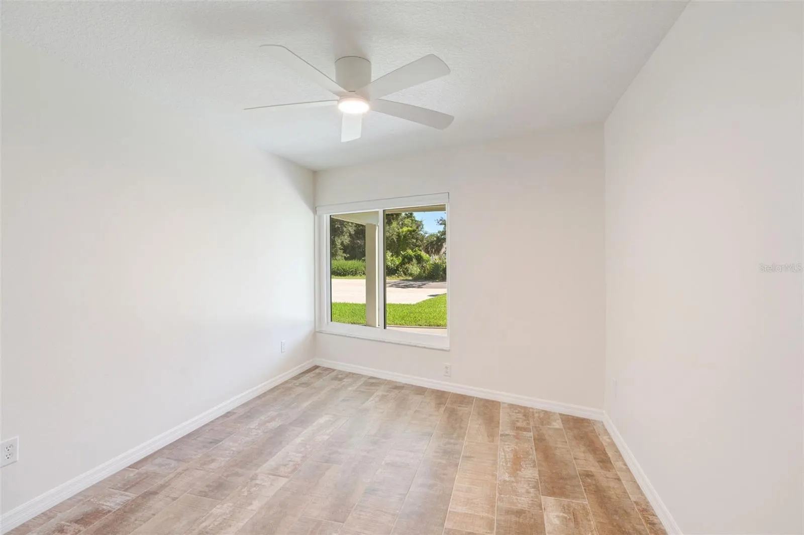 38 W BAY ST