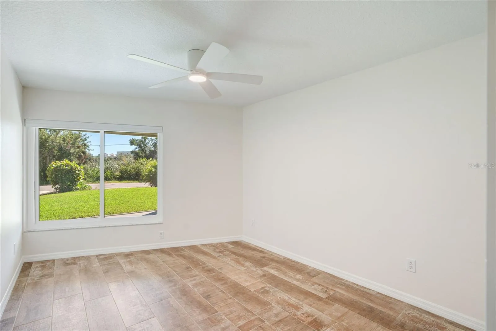 38 W BAY ST
