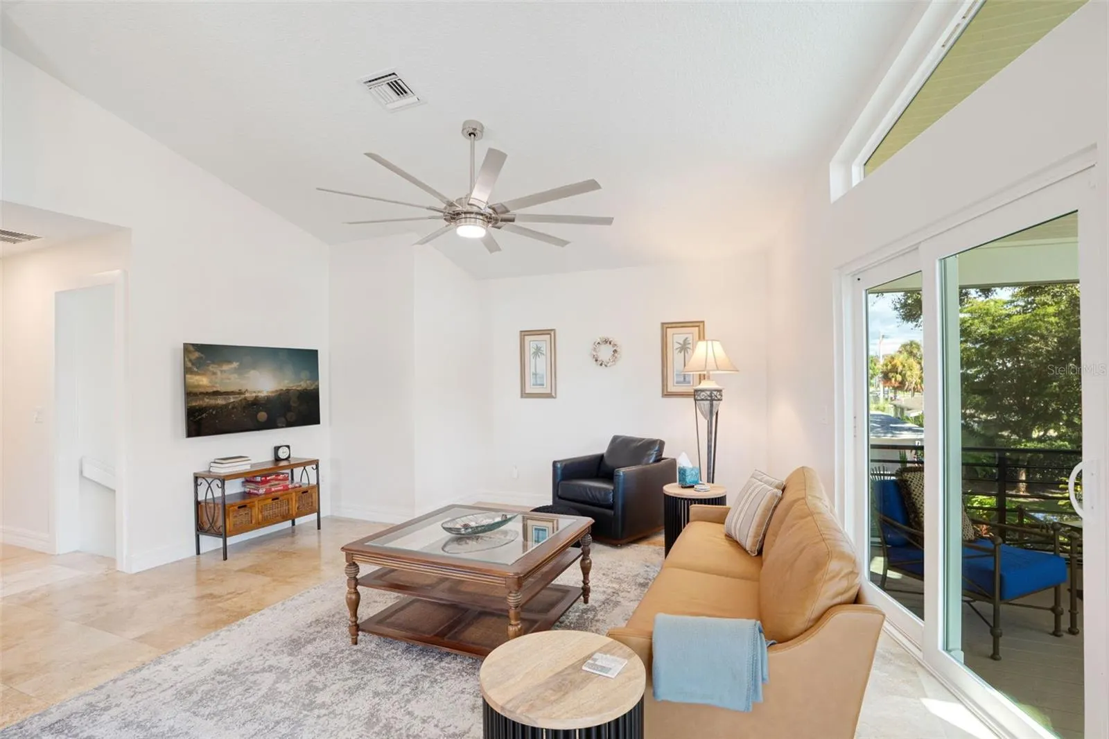 38 W BAY ST