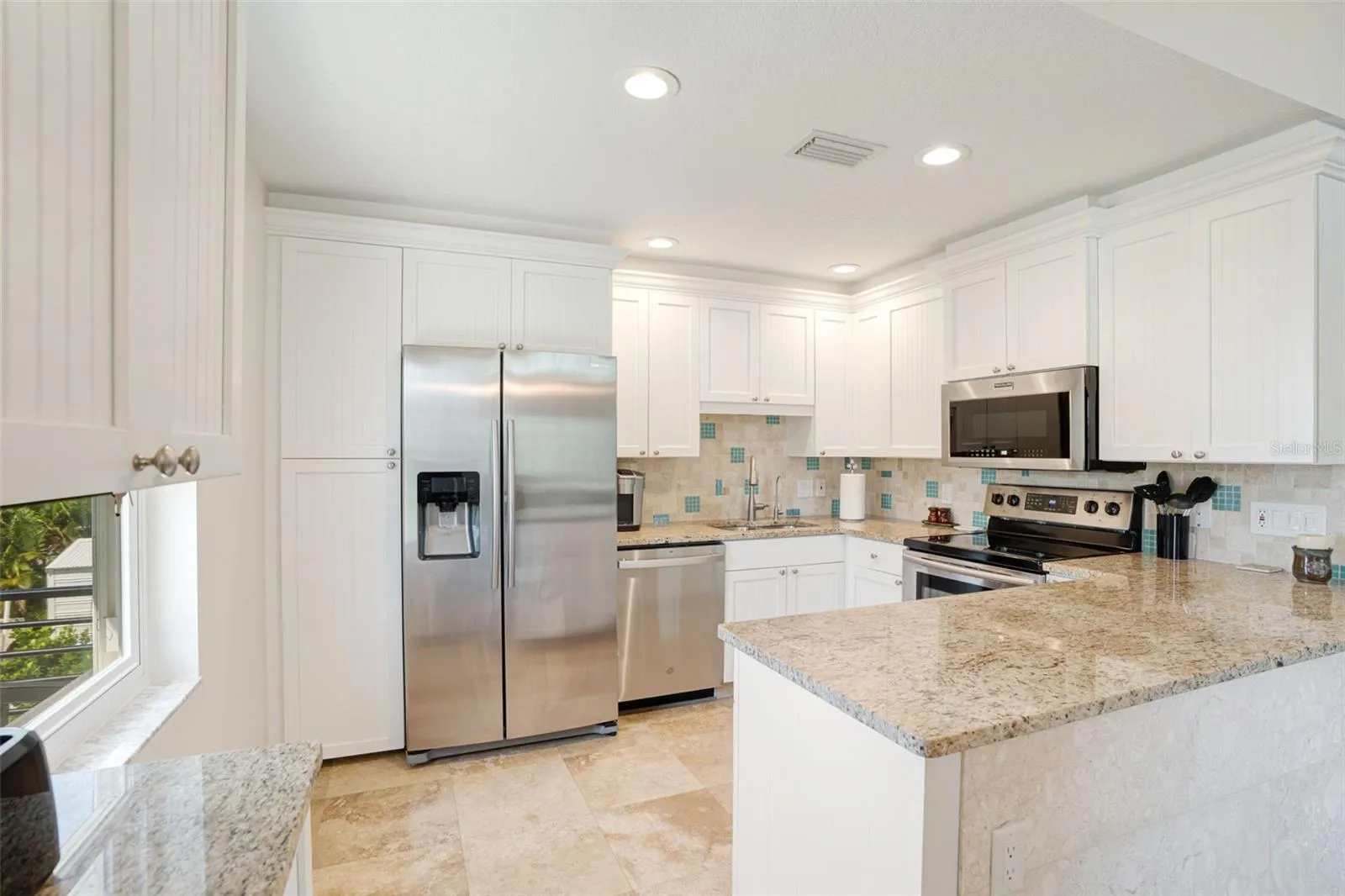 38 W BAY ST