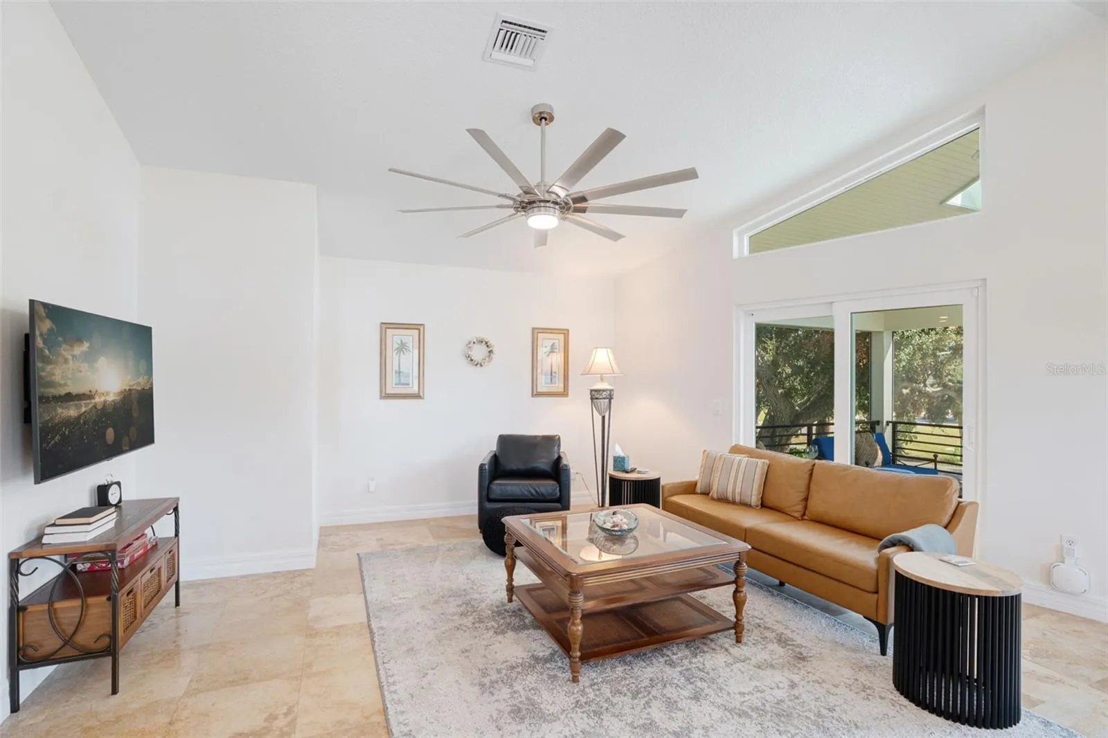 38 W BAY ST