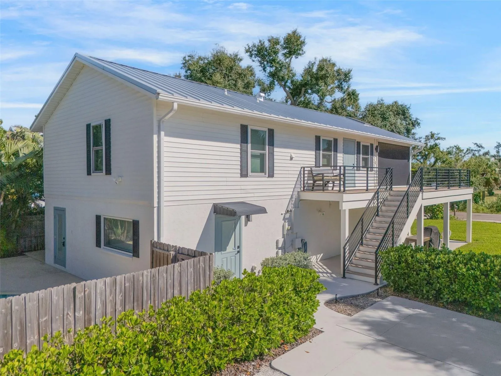 38 W BAY ST