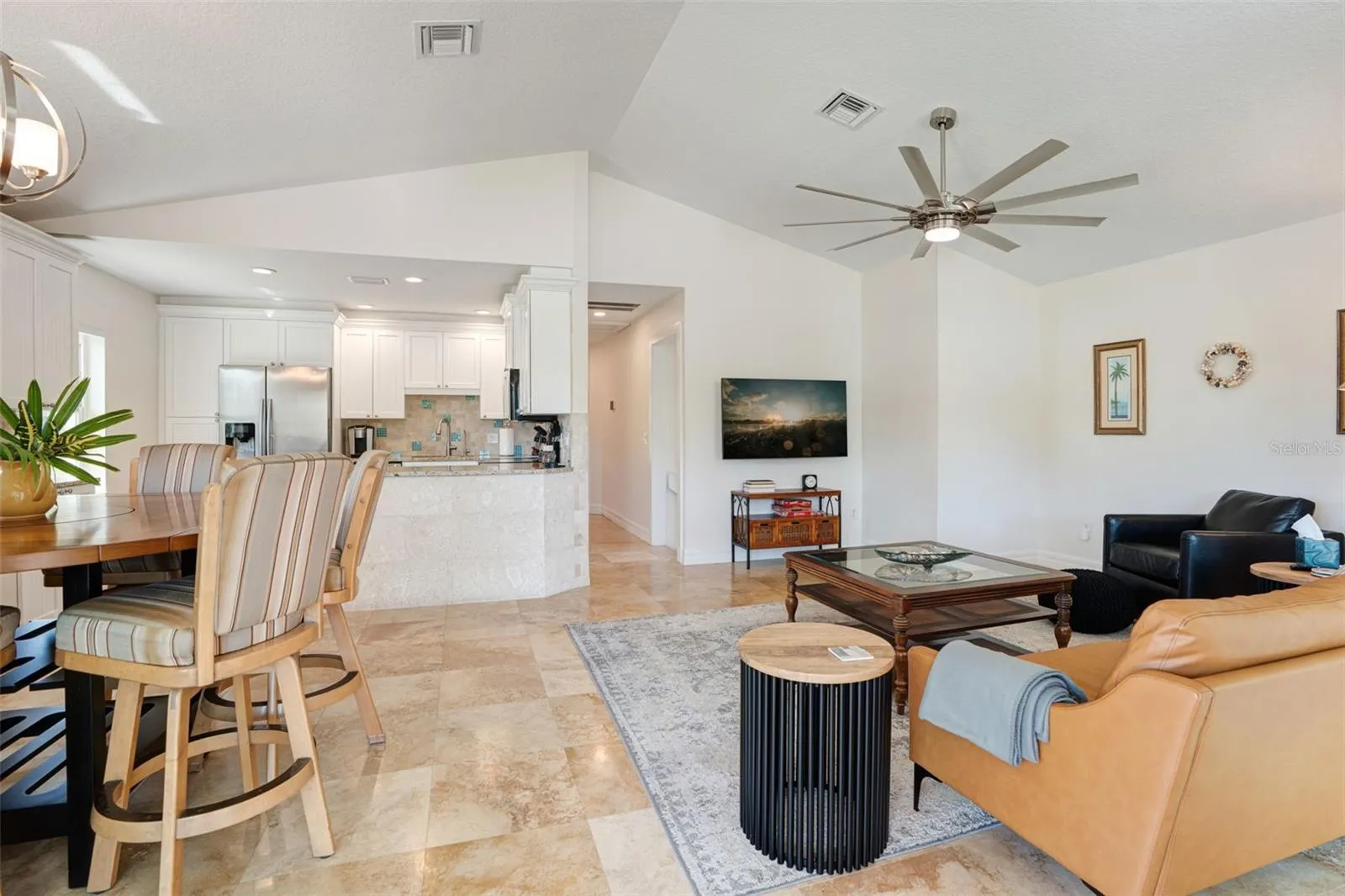 38 W BAY ST