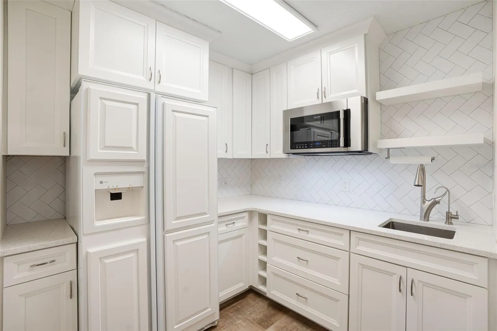 38 W BAY ST
