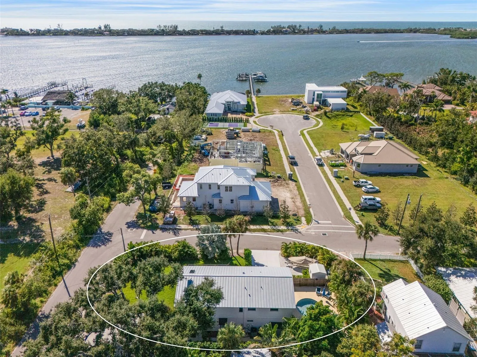38 W BAY ST