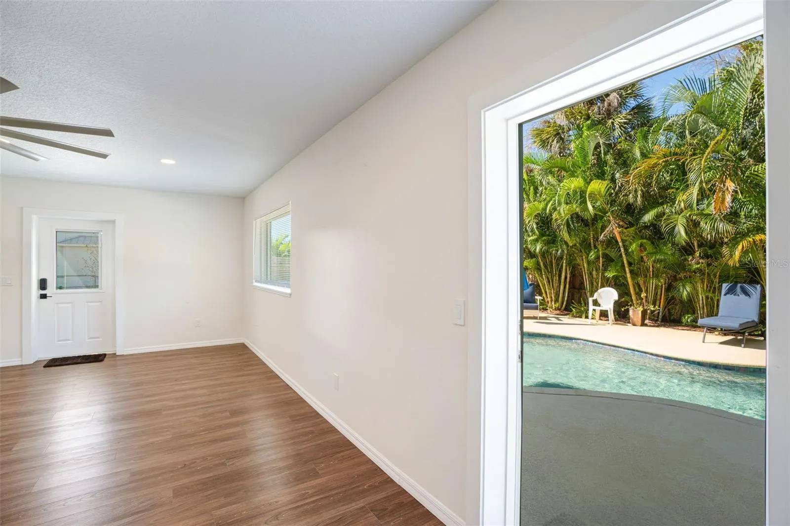 38 W BAY ST