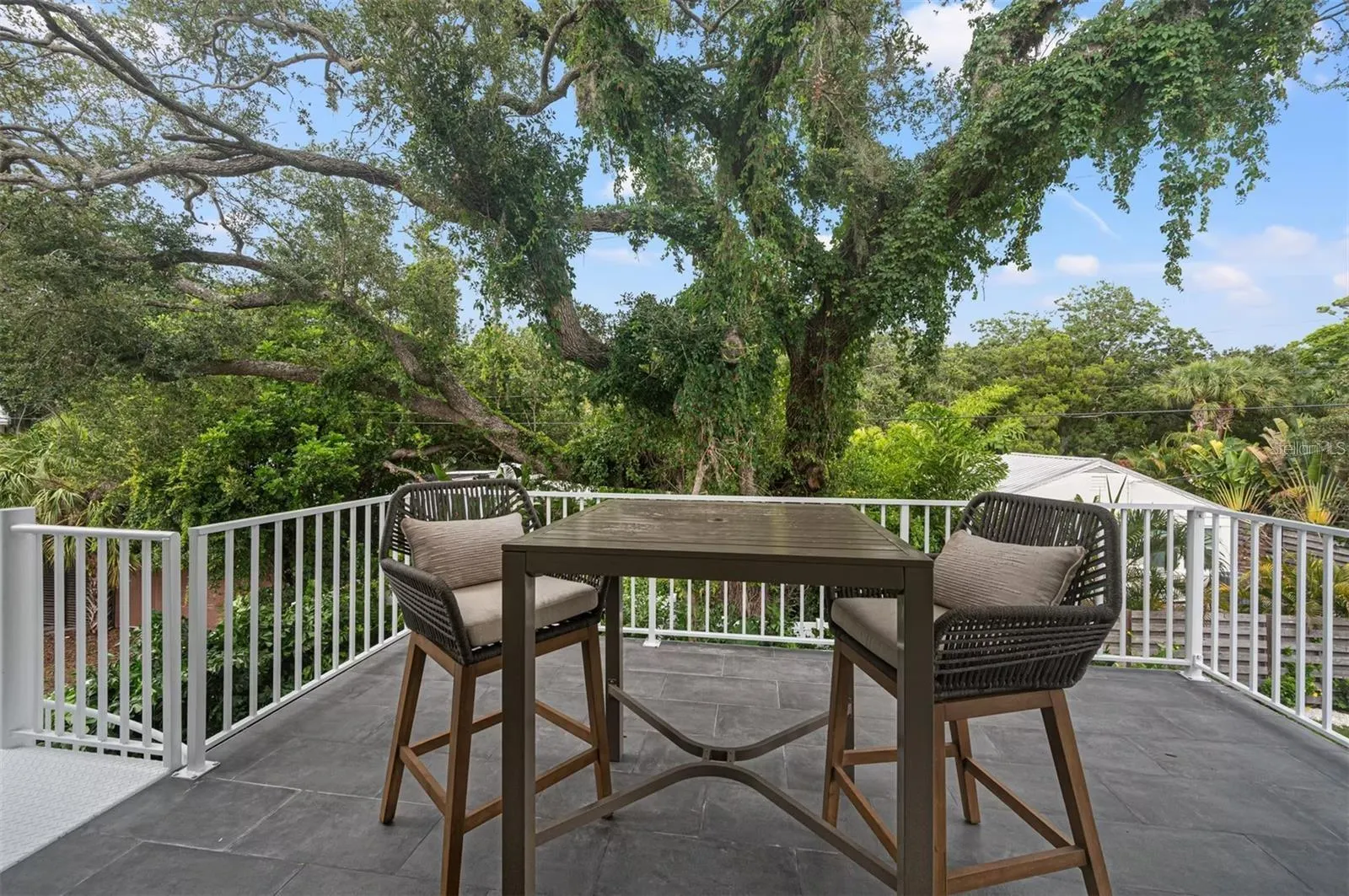 1647 SIESTA DR