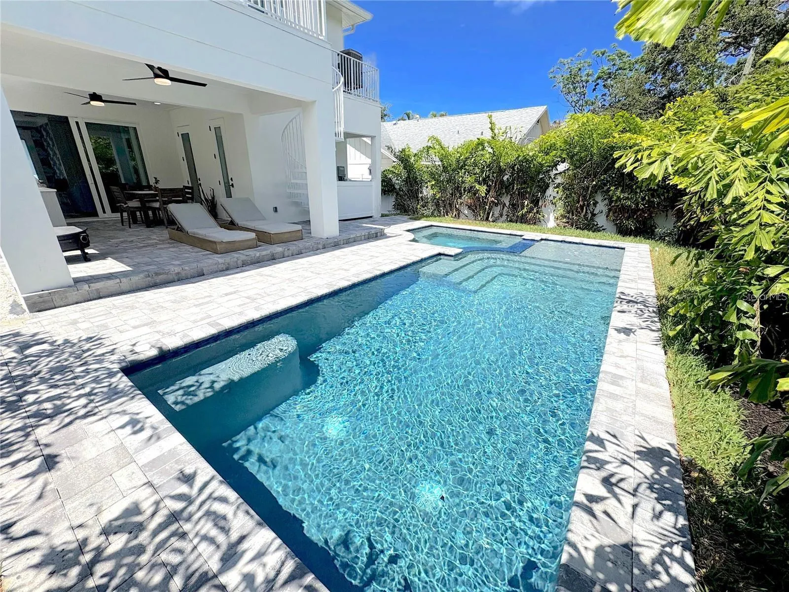 1647 SIESTA DR