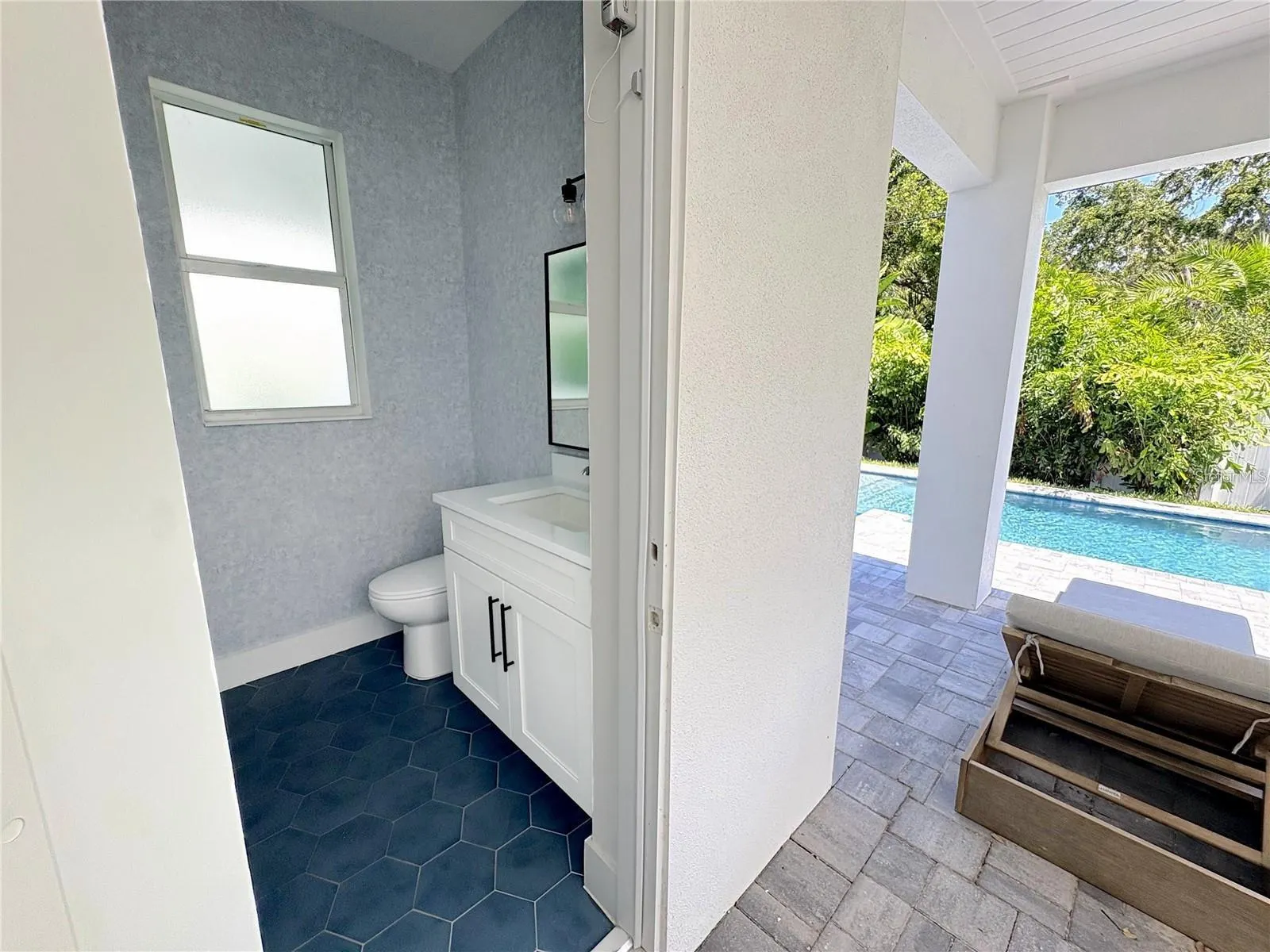 1647 SIESTA DR