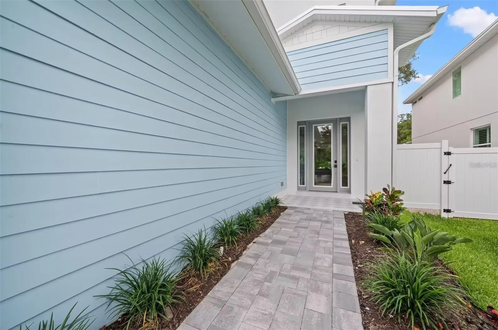 1647 SIESTA DR