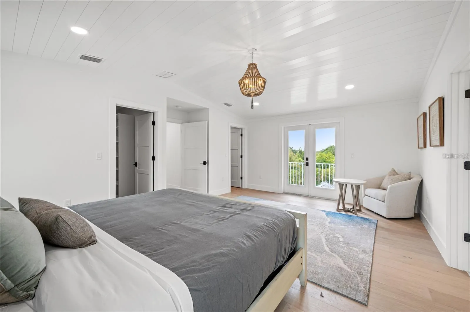 1647 SIESTA DR