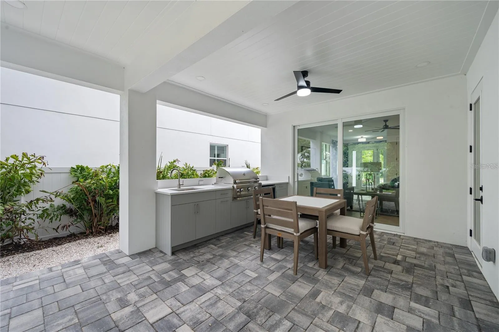 1647 SIESTA DR