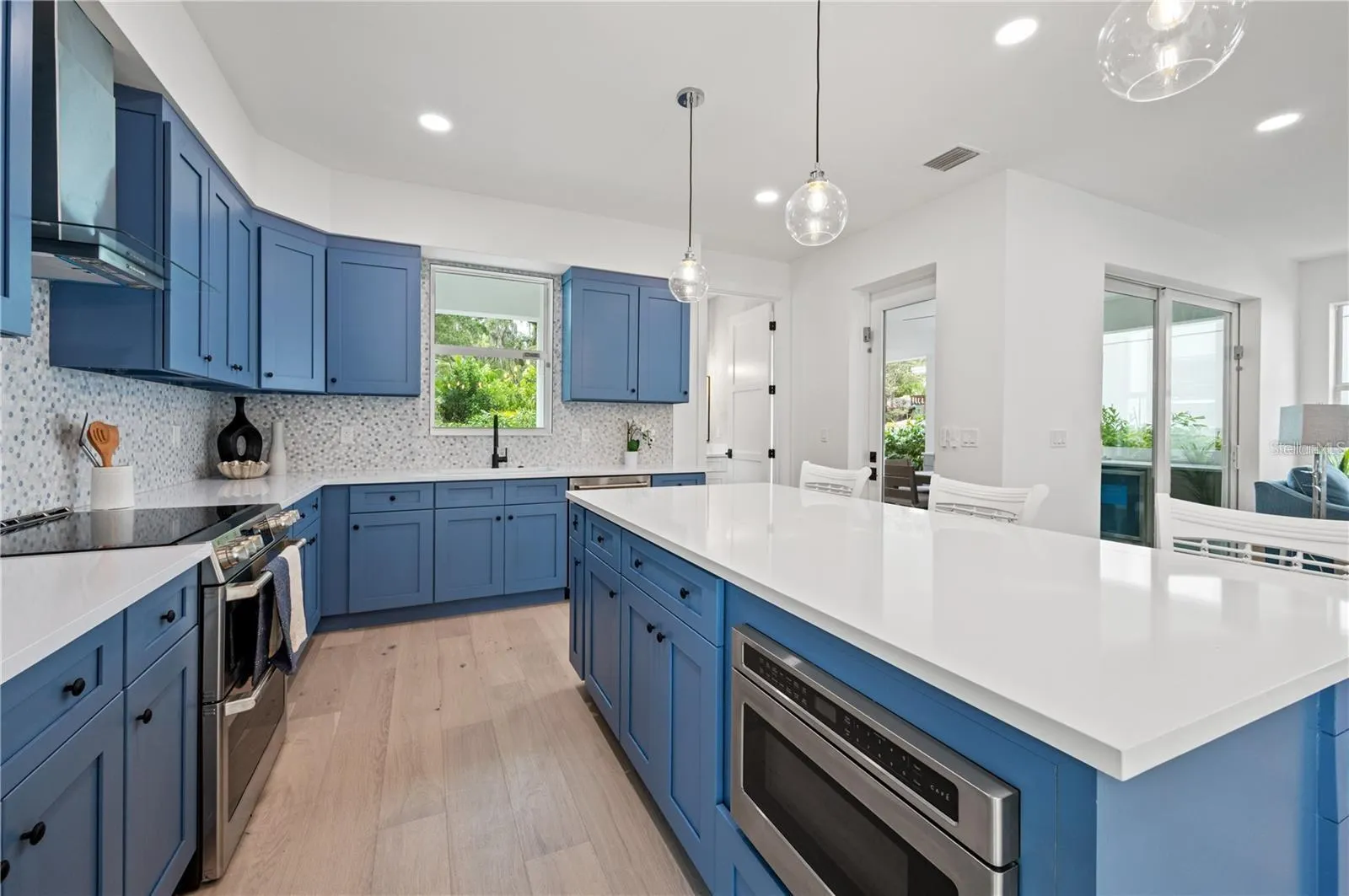 1647 SIESTA DR