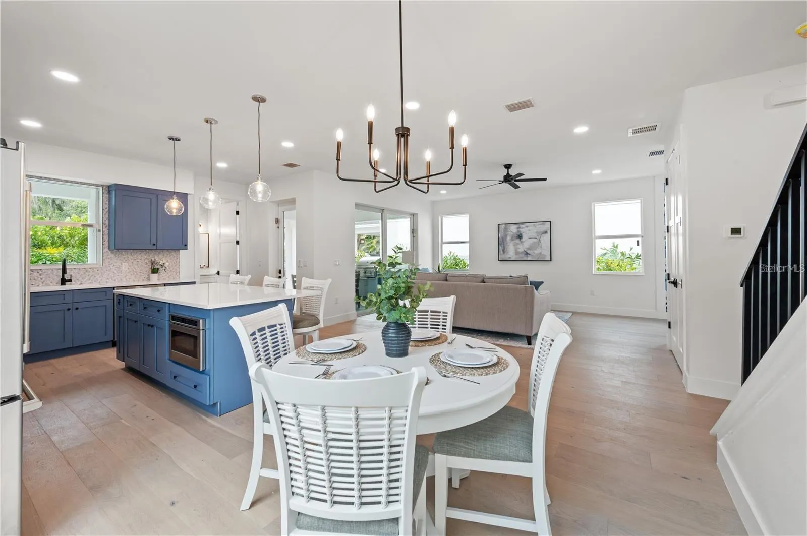1647 SIESTA DR