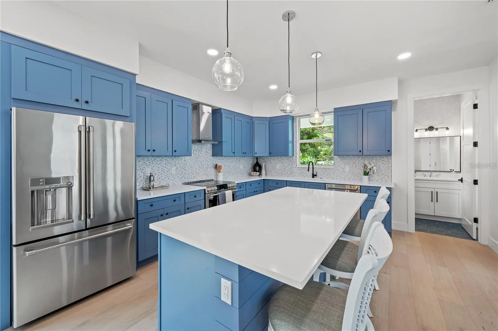 1647 SIESTA DR