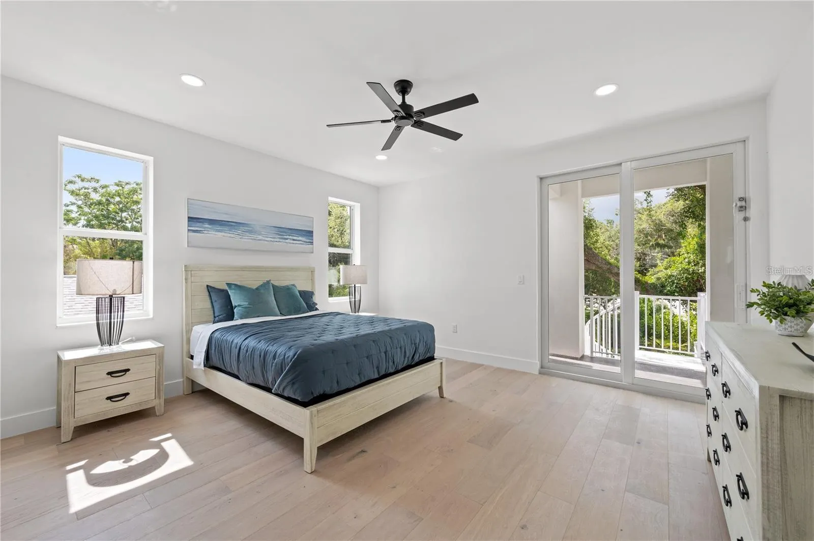 1647 SIESTA DR