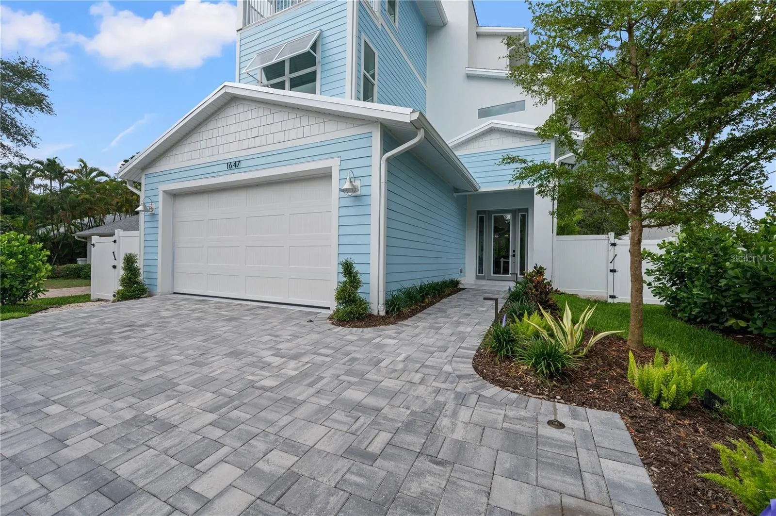 1647 SIESTA DR