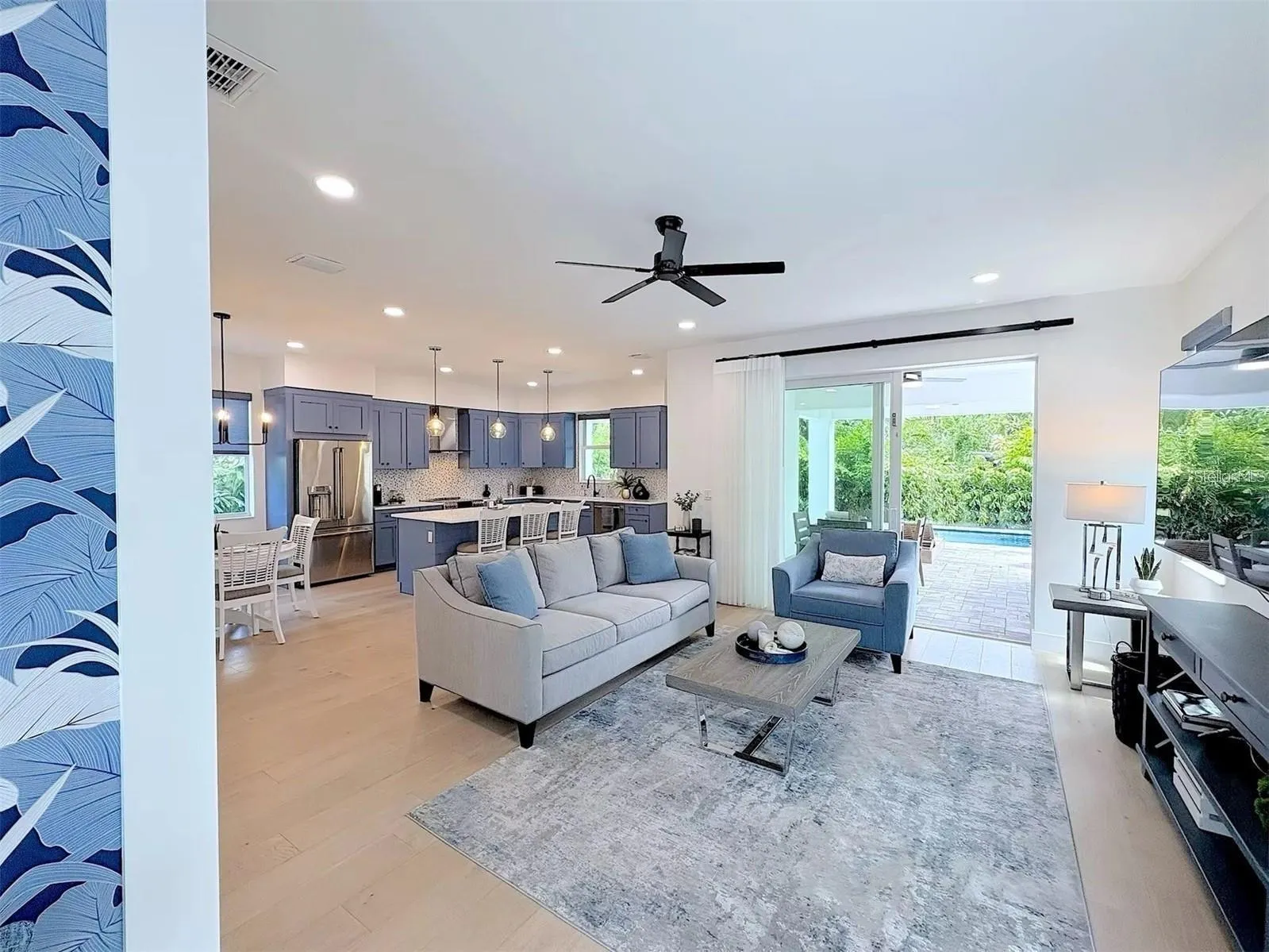 1647 SIESTA DR