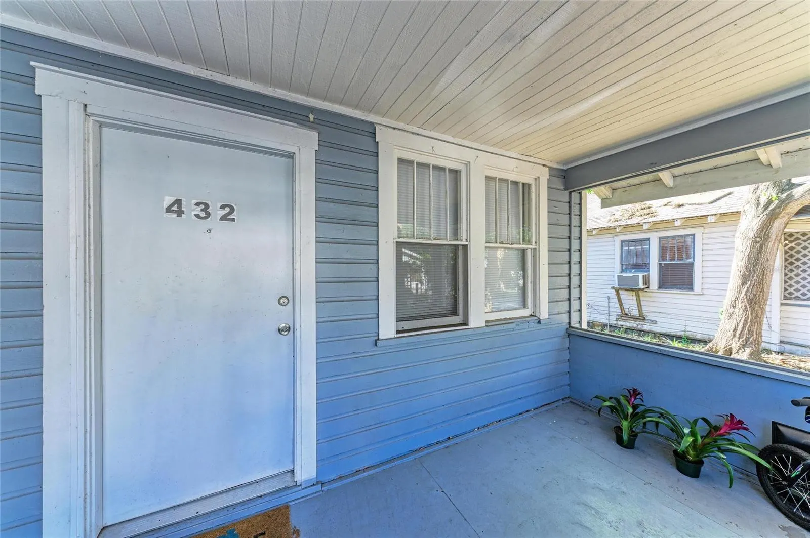432 ADELIA AVE