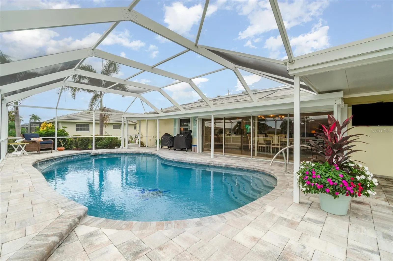 529 BELVEDERE CT
