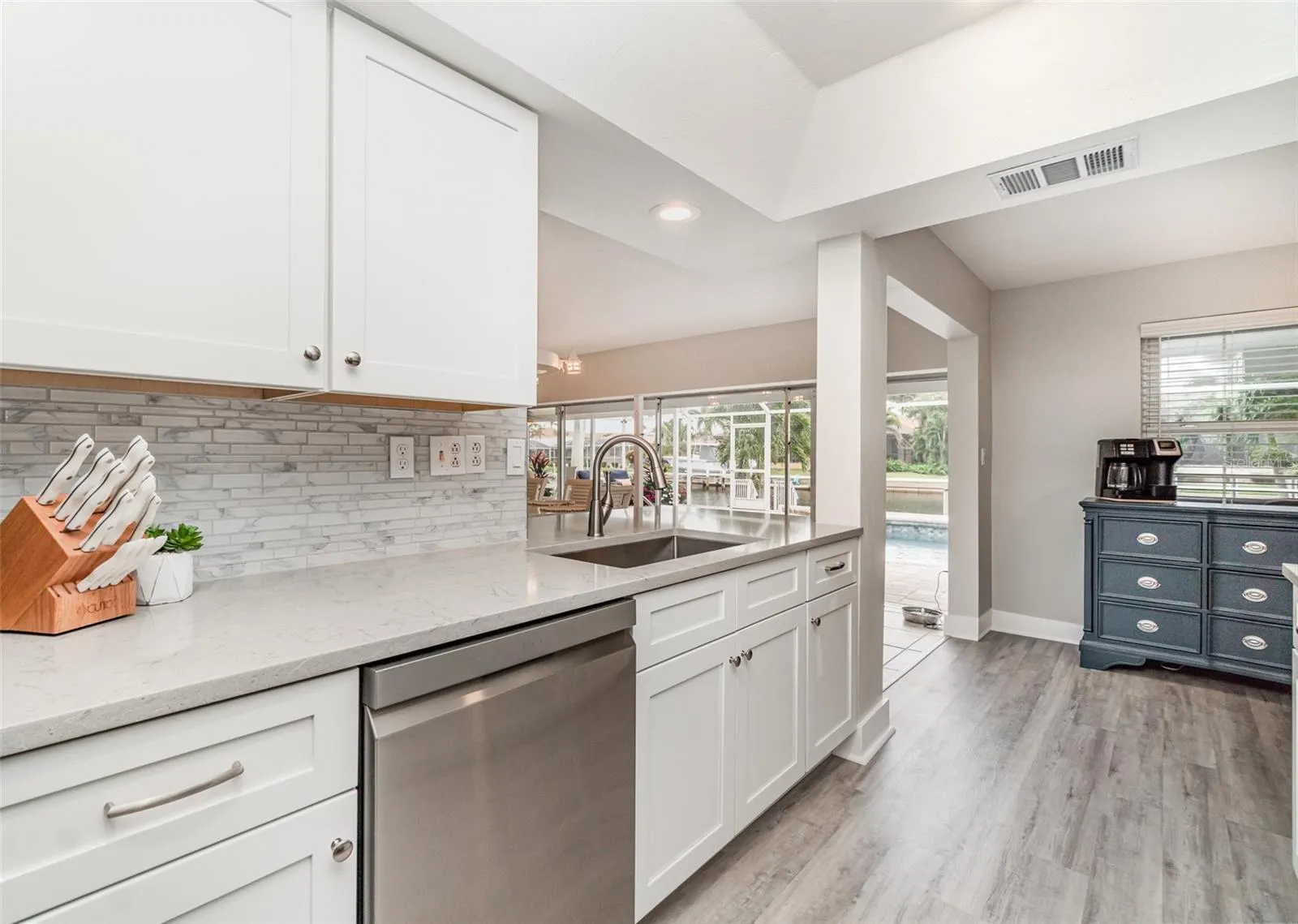 529 BELVEDERE CT