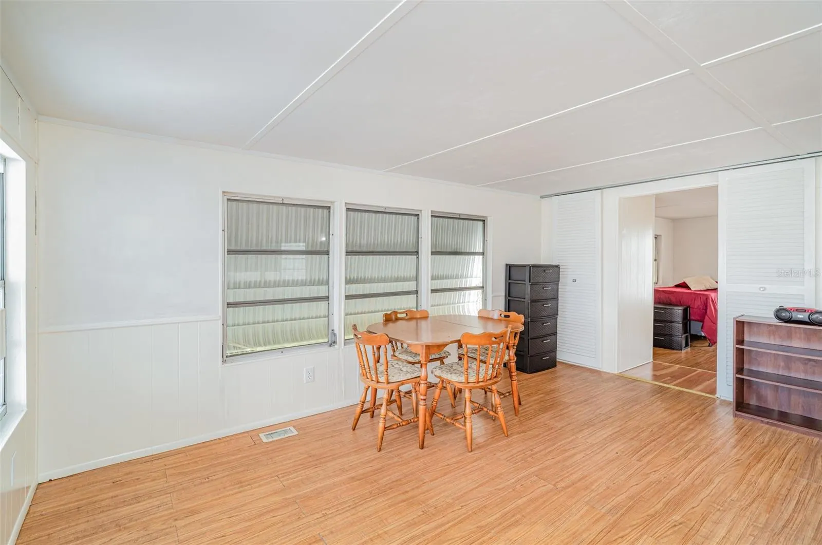 704 49TH AVE W