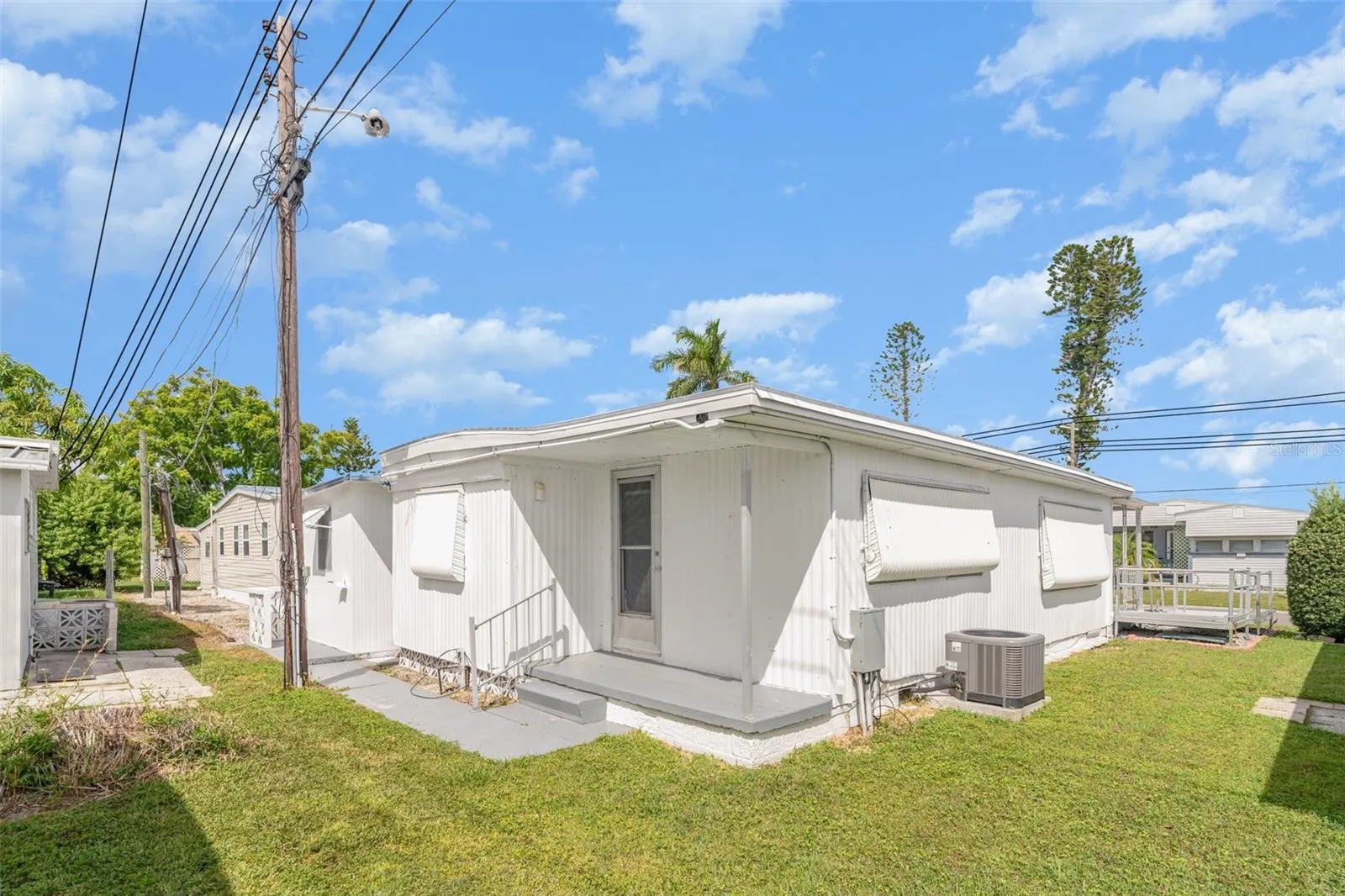 704 49TH AVE W