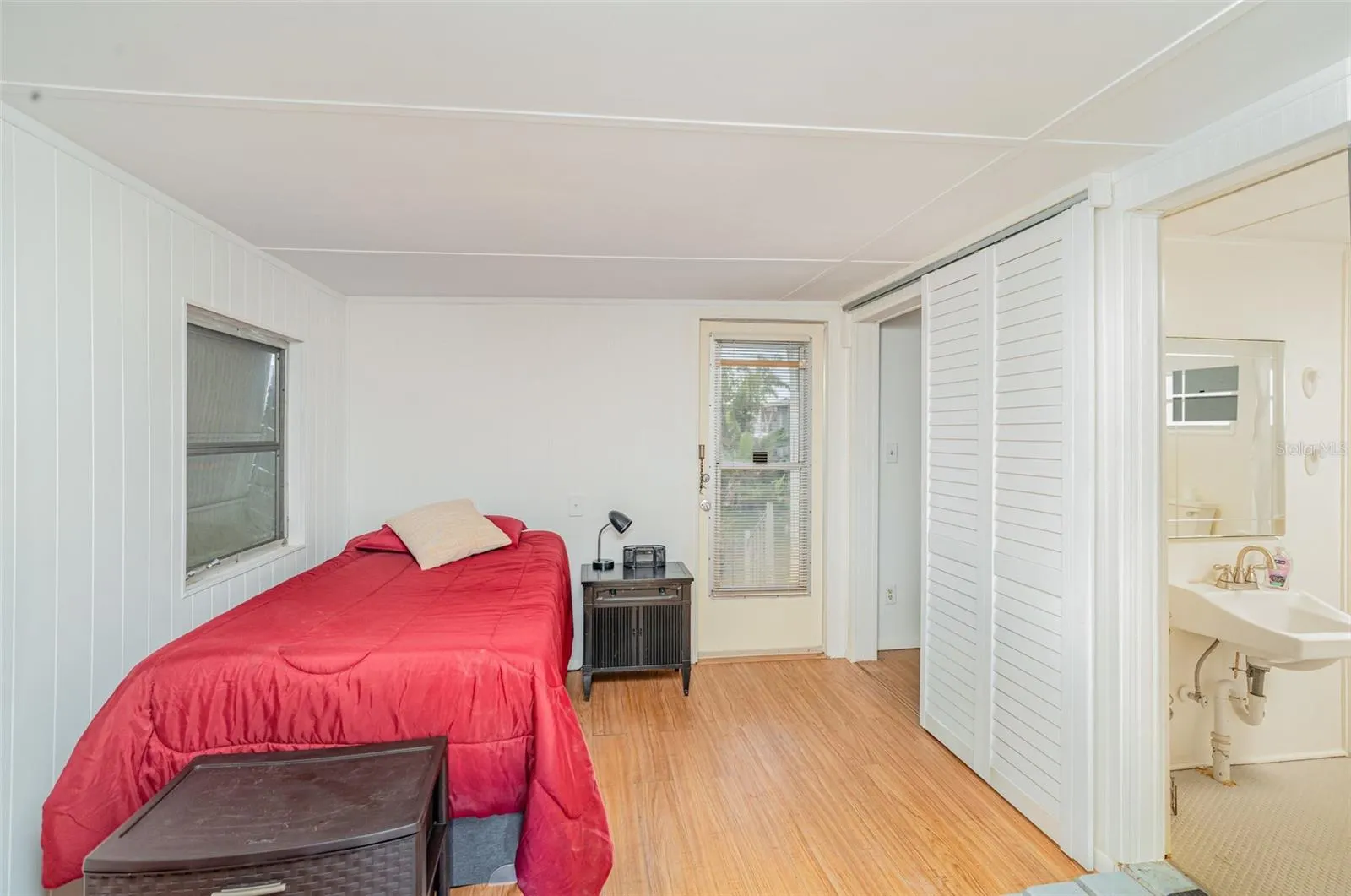 704 49TH AVE W