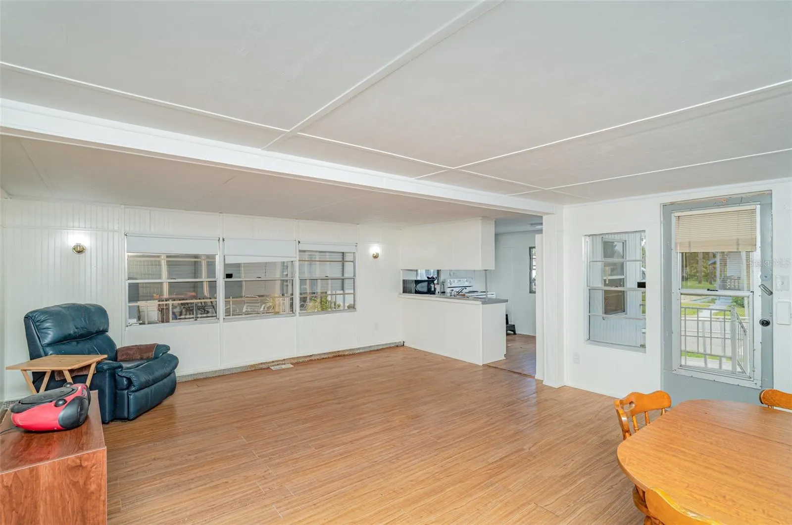 704 49TH AVE W