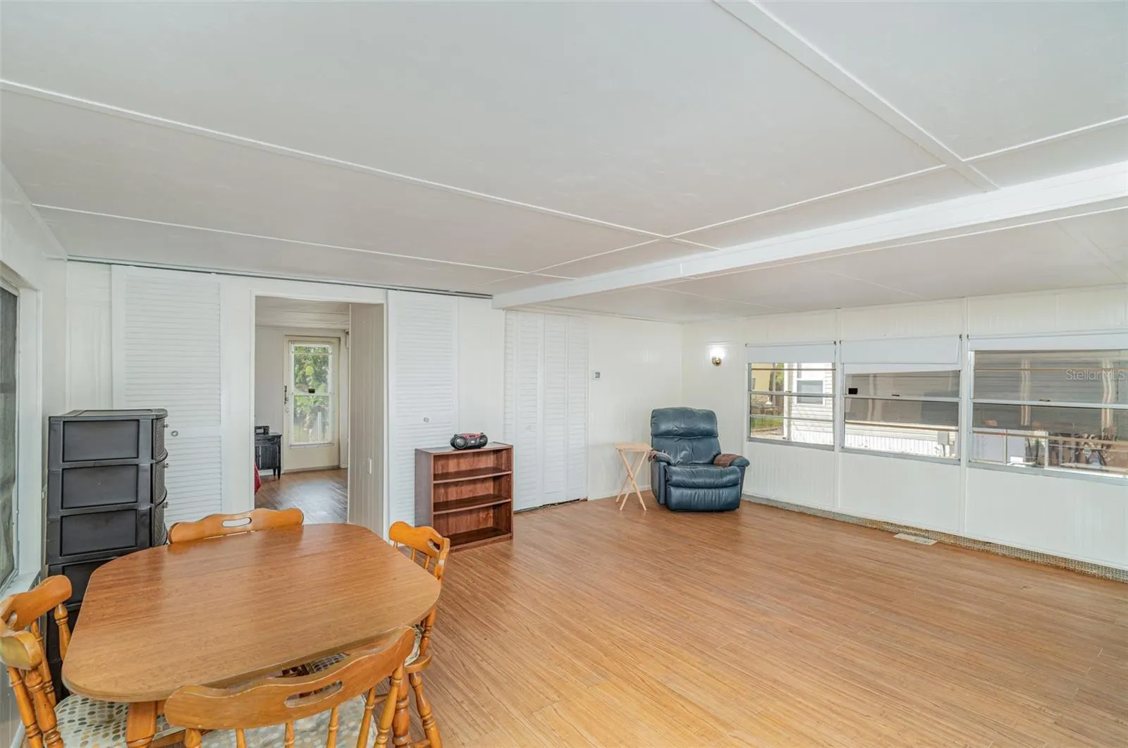 704 49TH AVE W