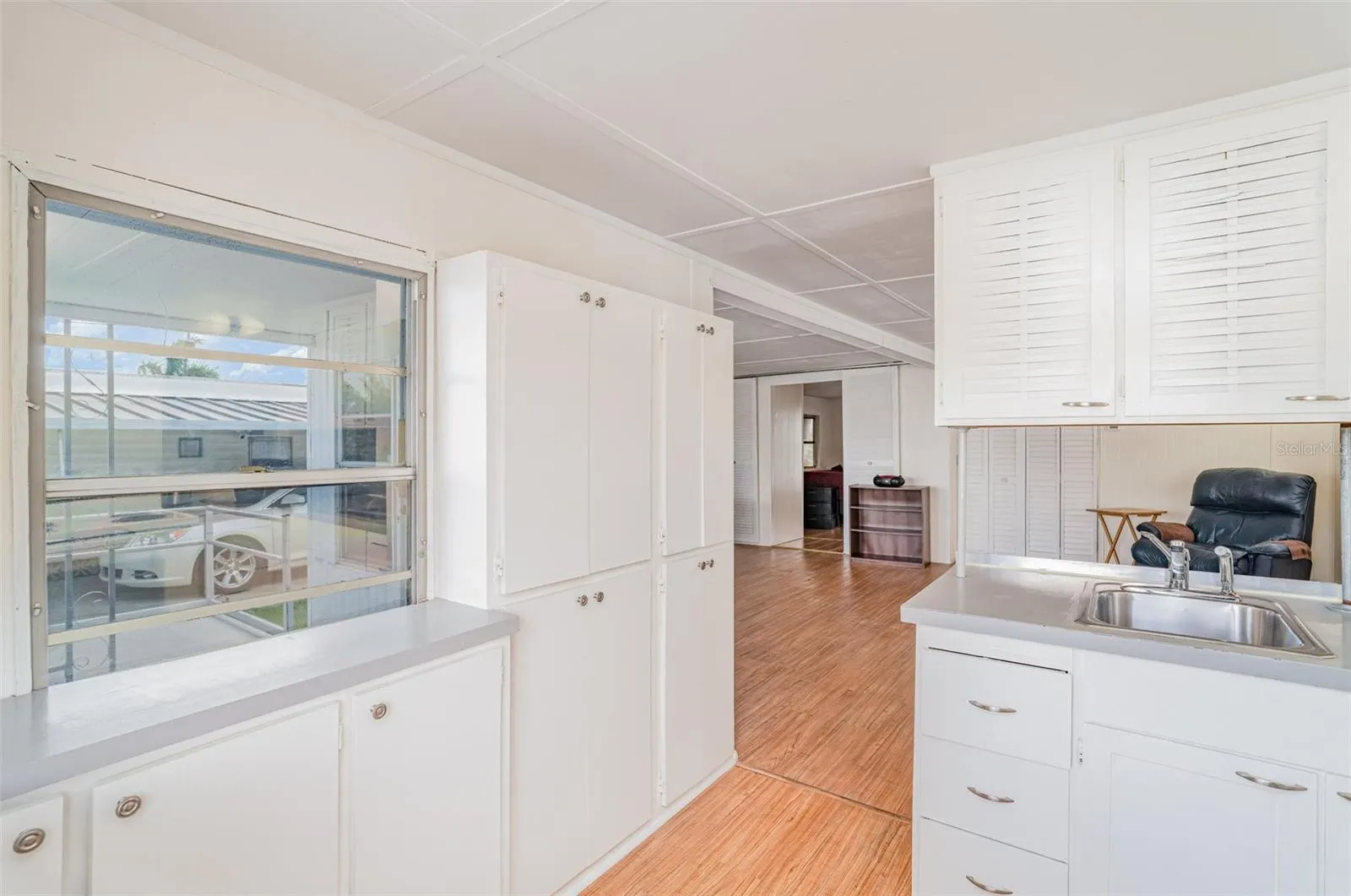 704 49TH AVE W