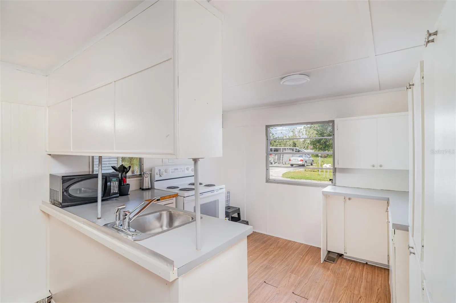 704 49TH AVE W