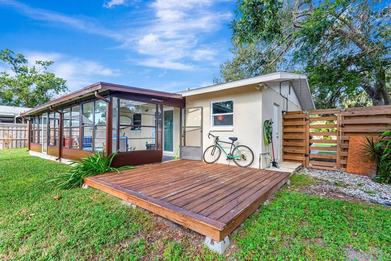 4097 MALDEN DR