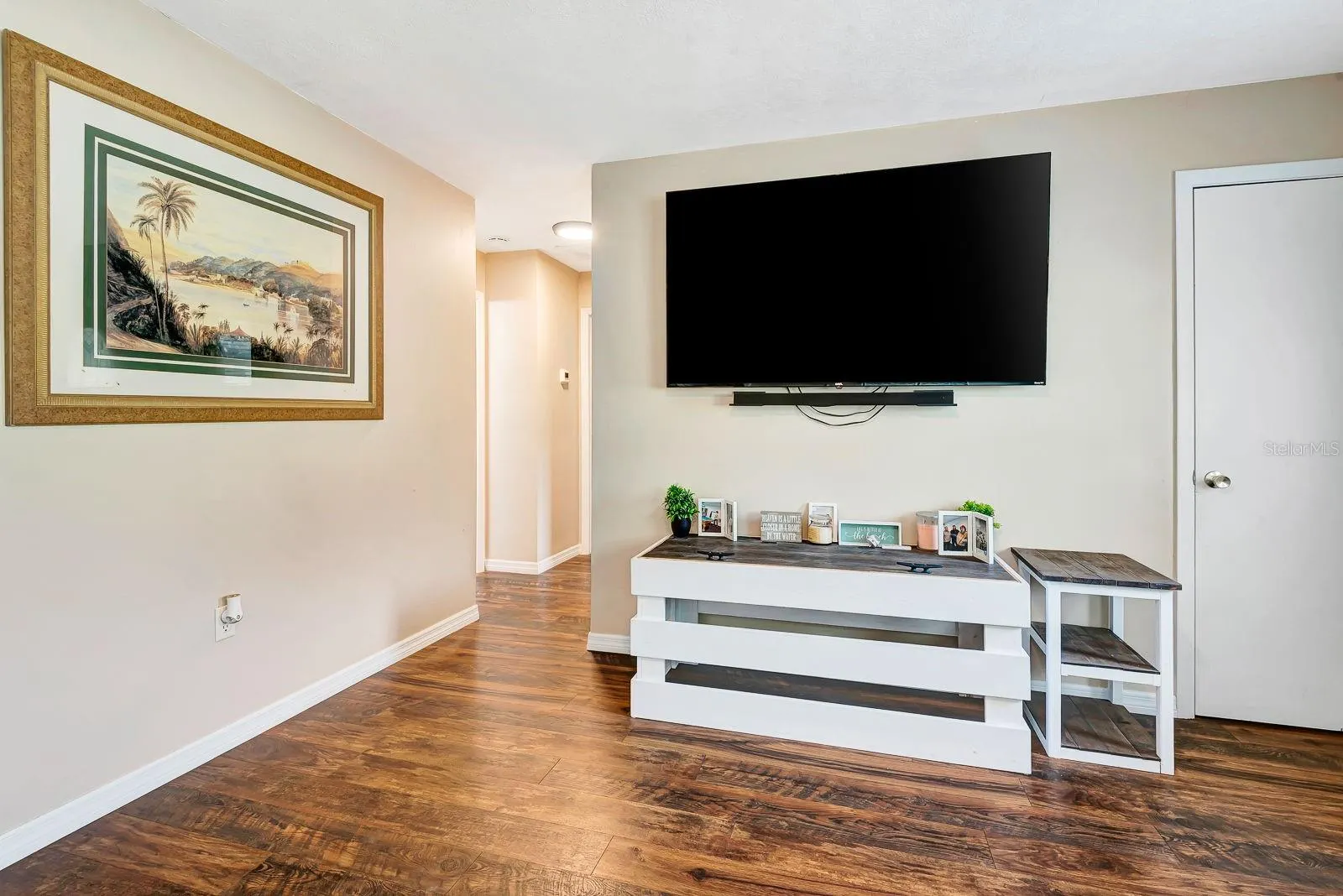 4097 MALDEN DR