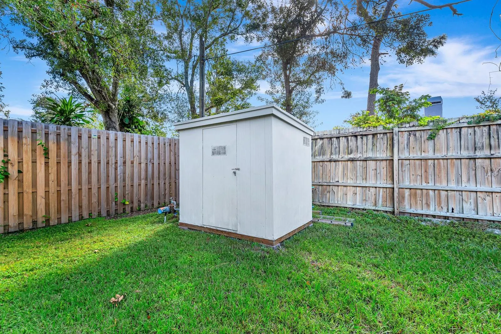 4097 MALDEN DR