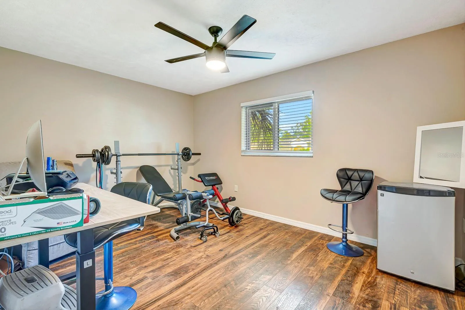 4097 MALDEN DR