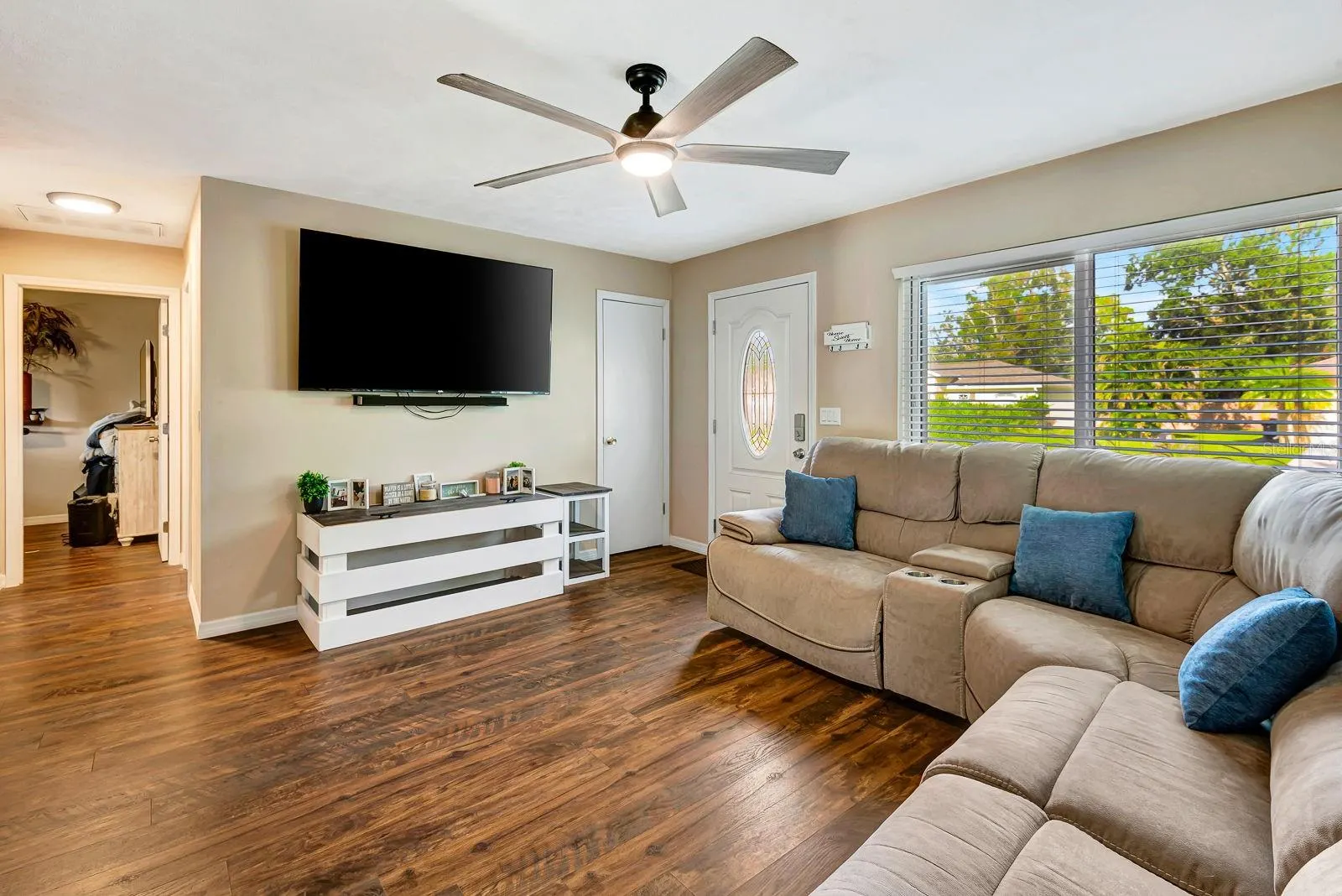 4097 MALDEN DR