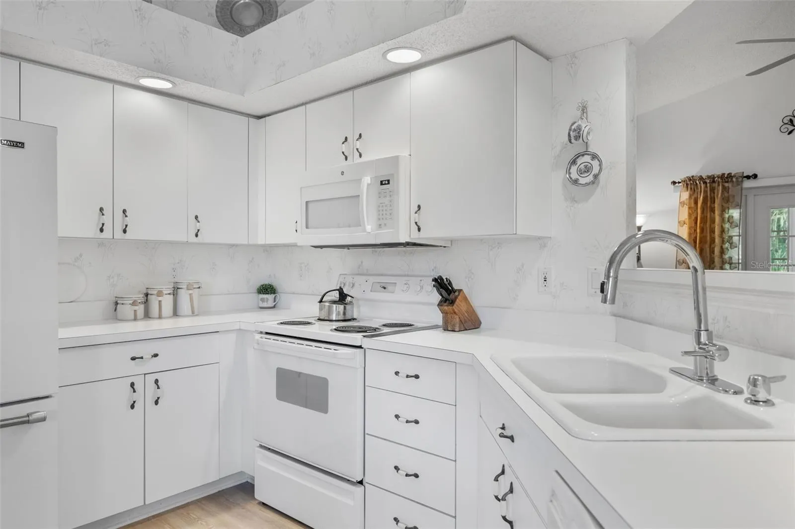 4532 FERN DR
