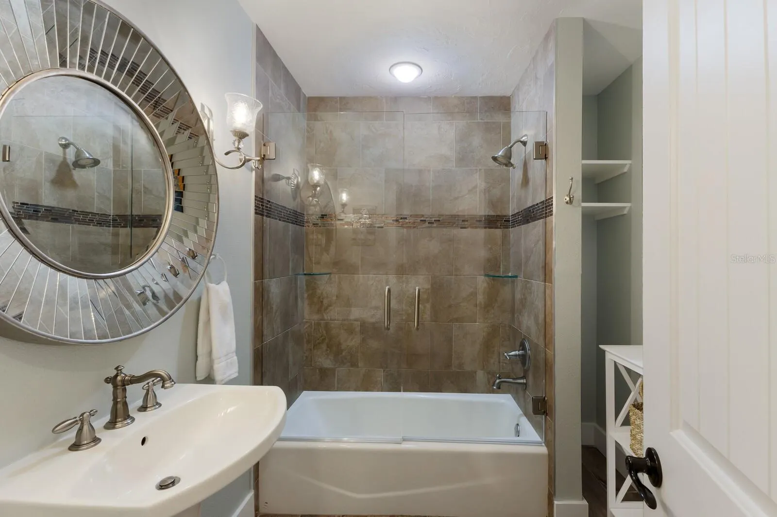 417 BAY PALMS DR