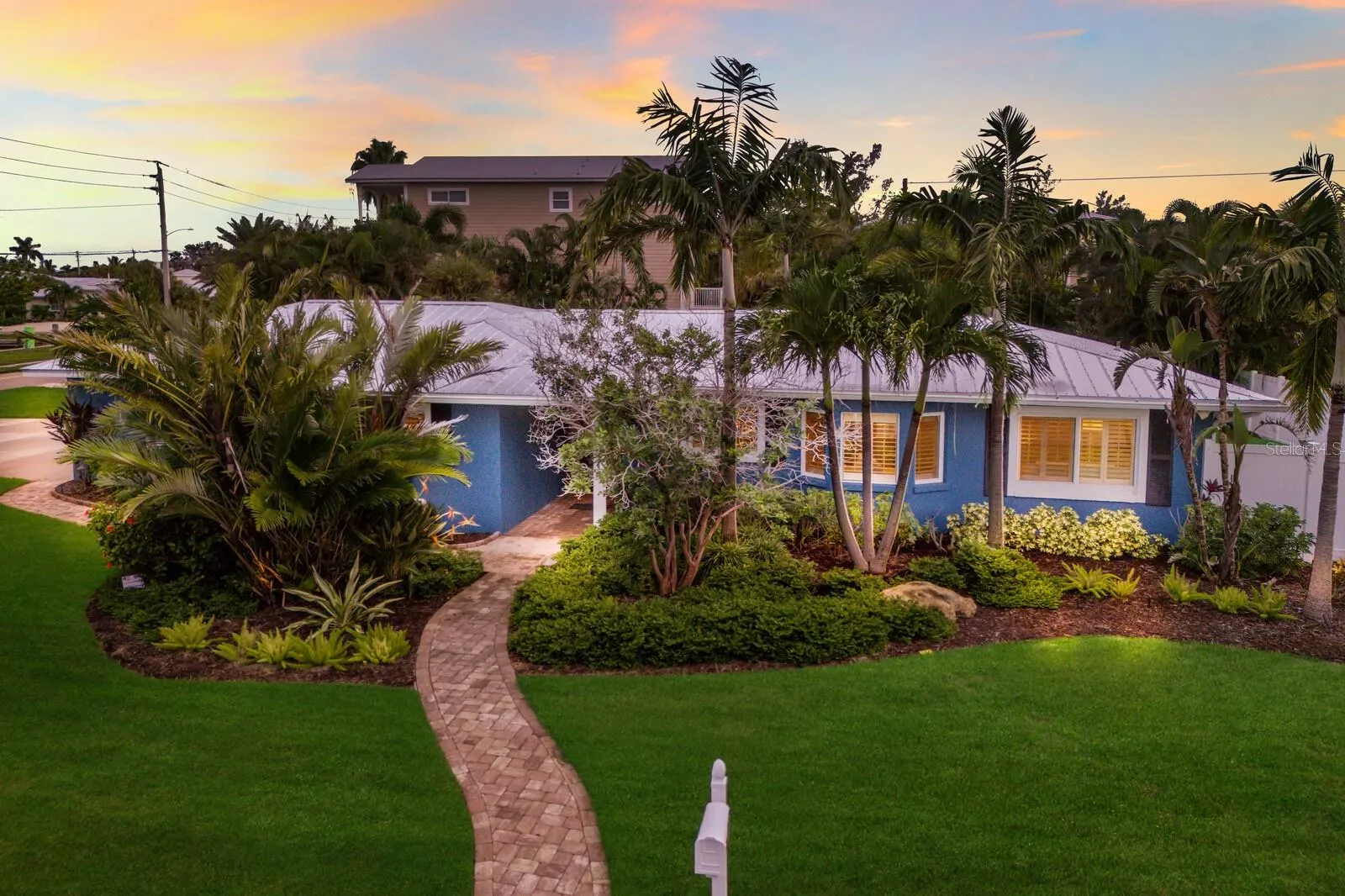 417 BAY PALMS DR