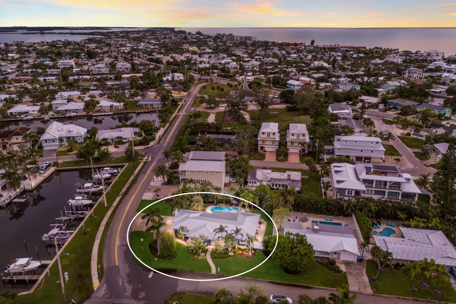 417 BAY PALMS DR