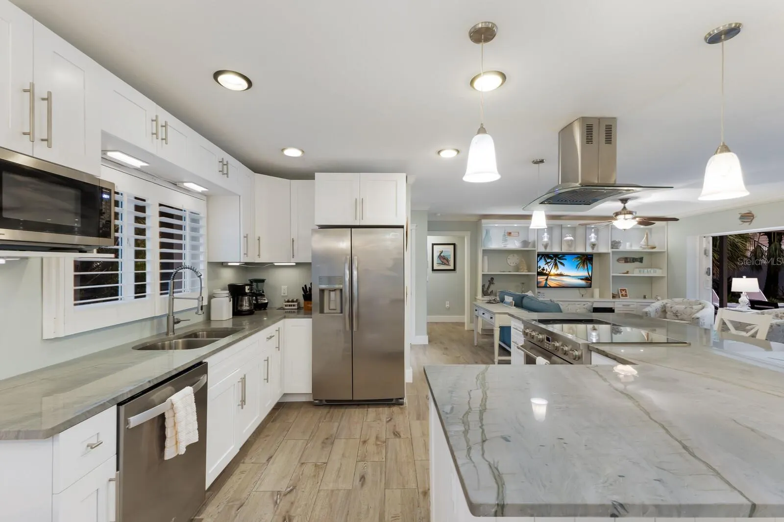 417 BAY PALMS DR