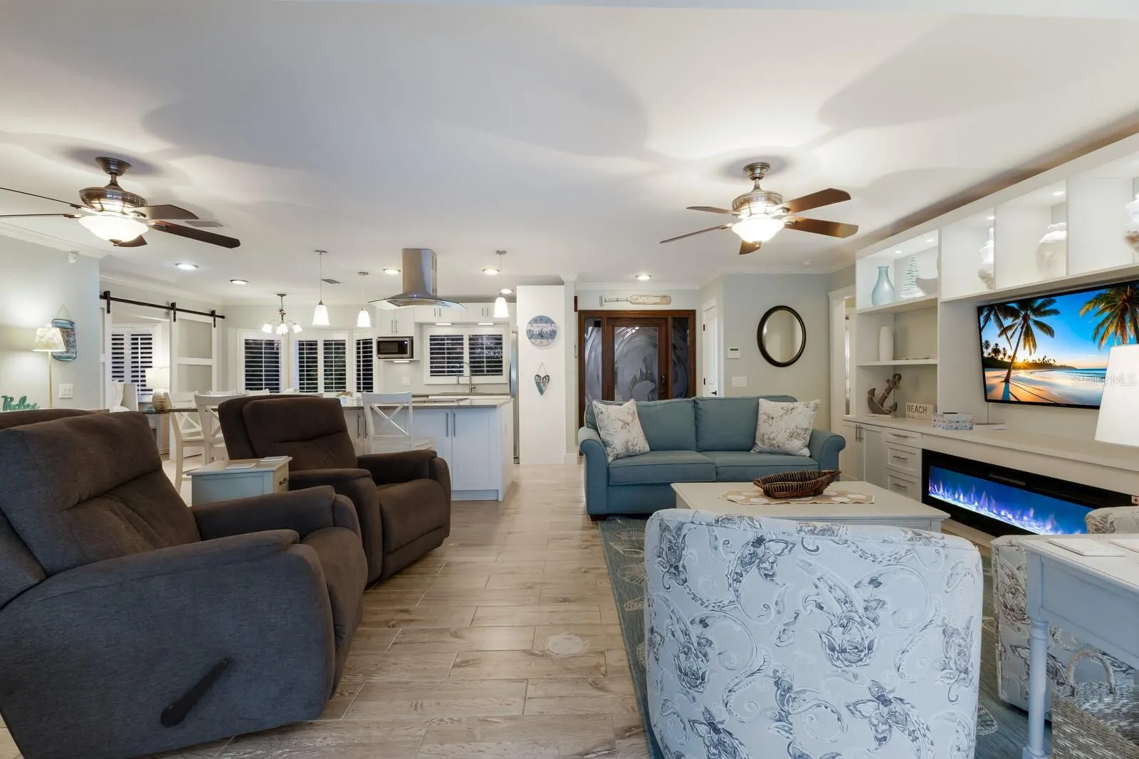 417 BAY PALMS DR