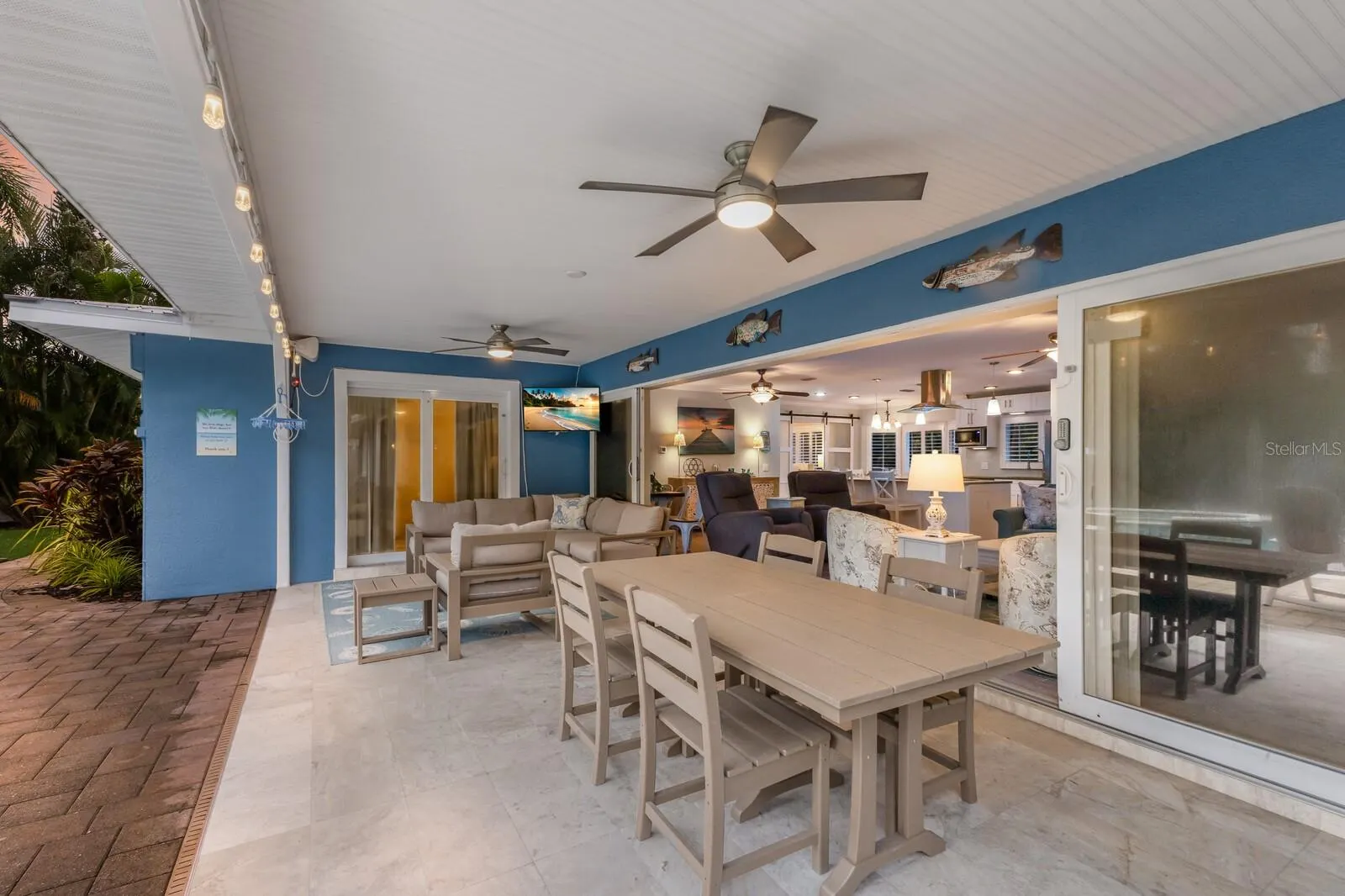 417 BAY PALMS DR