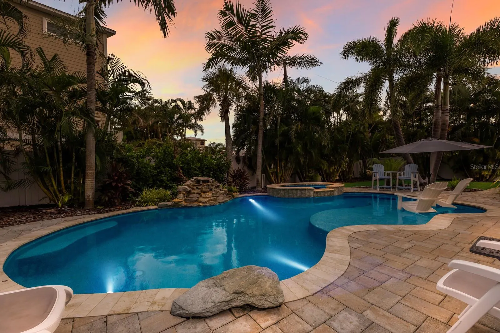 417 BAY PALMS DR