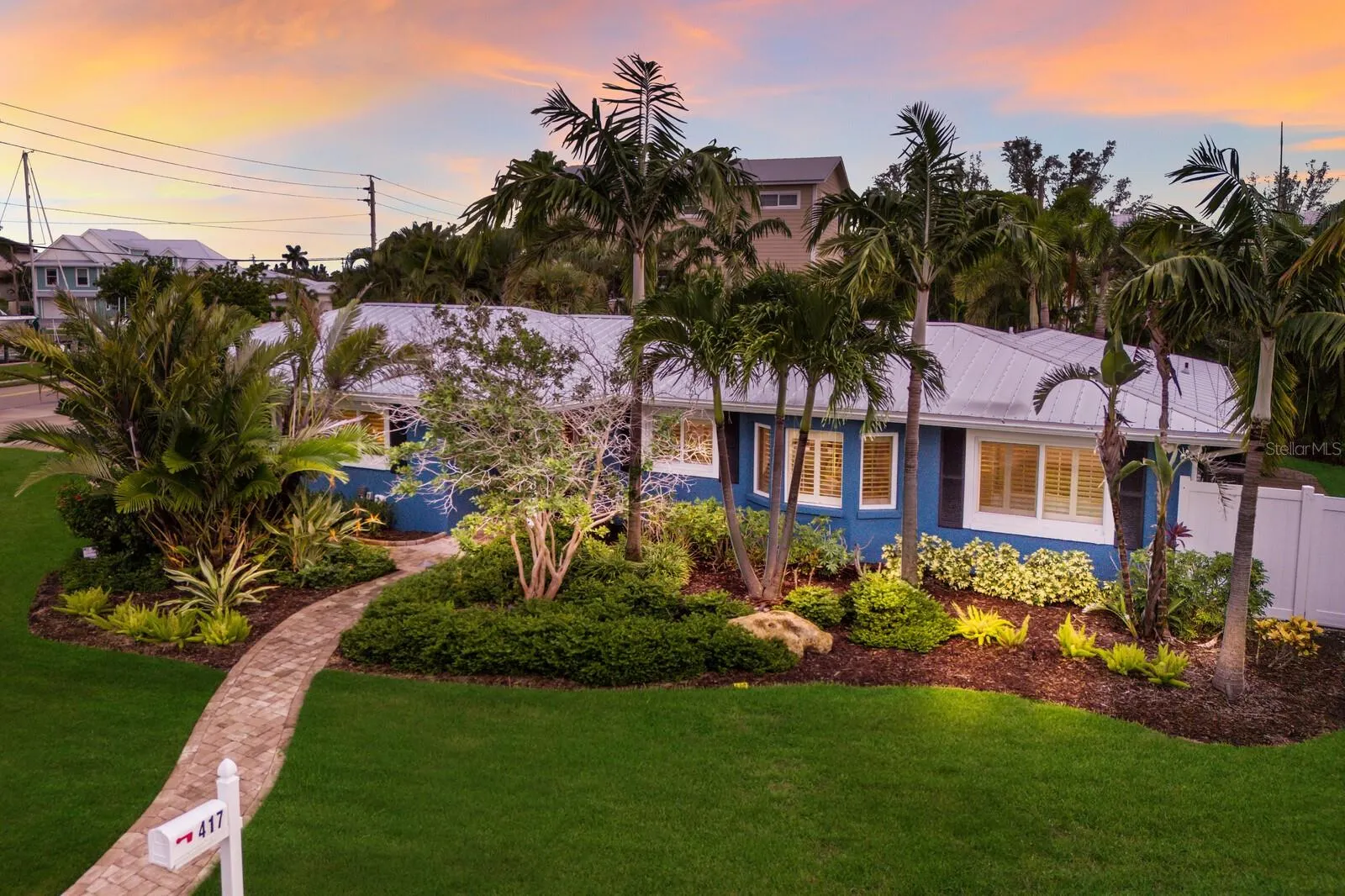 417 BAY PALMS DR